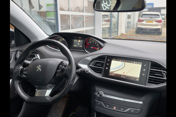 Peugeot 308 1.2 e-THP Allure Automaat – CarPlay – Trekhaak – pano –