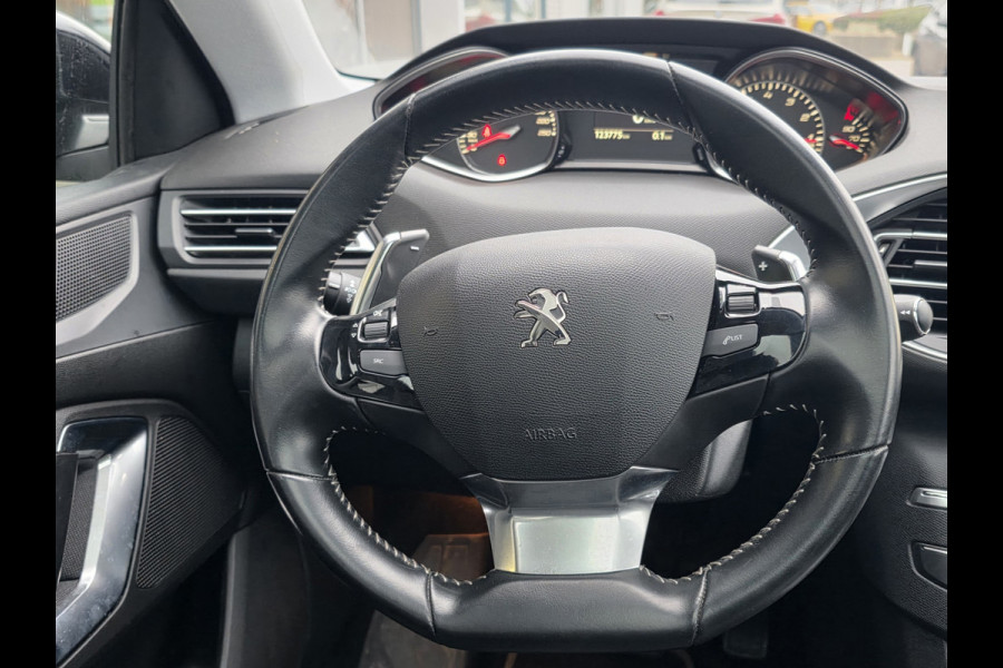 Peugeot 308 1.2 e-THP Allure Automaat – CarPlay – Trekhaak – pano –