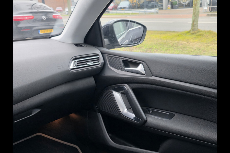 Peugeot 308 1.2 e-THP Allure Automaat – CarPlay – Trekhaak – pano –