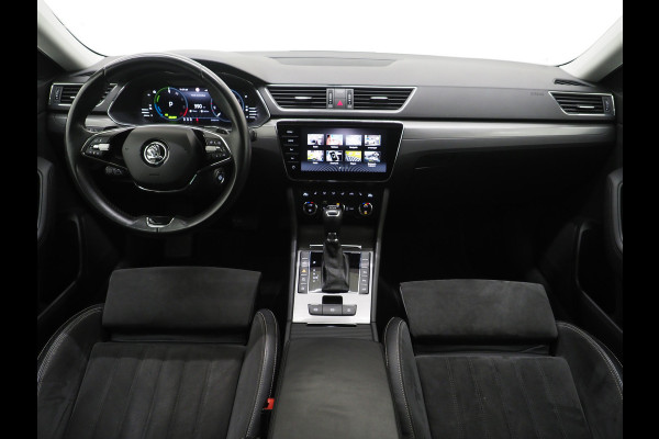 Škoda Superb Combi 1.4 TSI iV 218PK Style | Massage | Trekhaak | Camera | Adaptive Cruise | Keyless | Virtual | Memory | Carplay