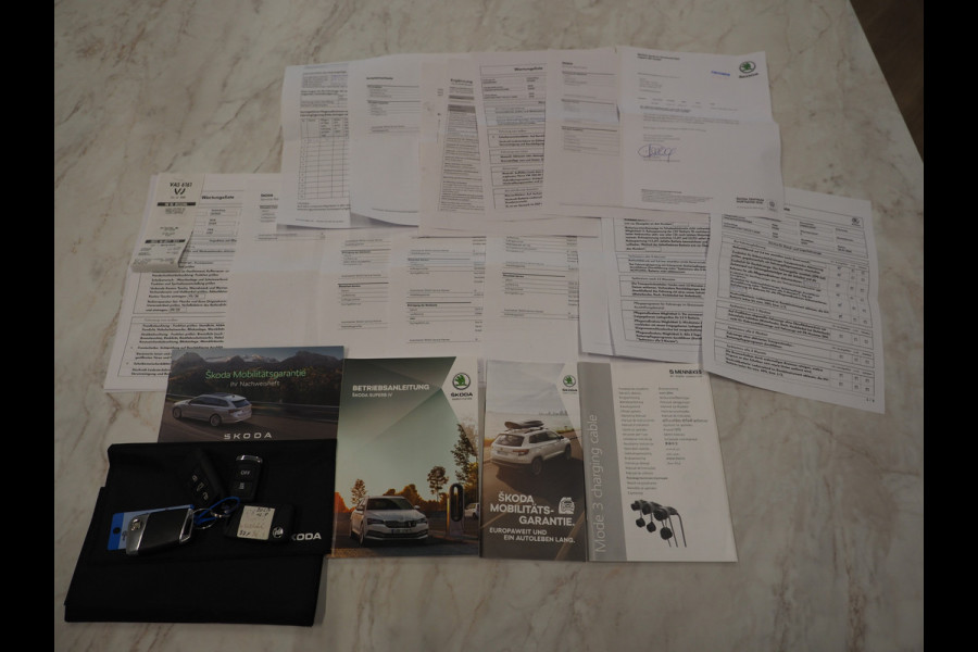 Škoda Superb Combi 1.4 TSI iV 218PK Style | Massage | Trekhaak | Camera | Adaptive Cruise | Keyless | Virtual | Memory | Carplay