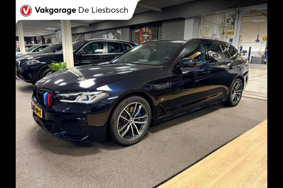 BMW 5 Serie Touring 530e xDrive High Executive M-sport / leer / pano / navi / head-up / Apple carplay