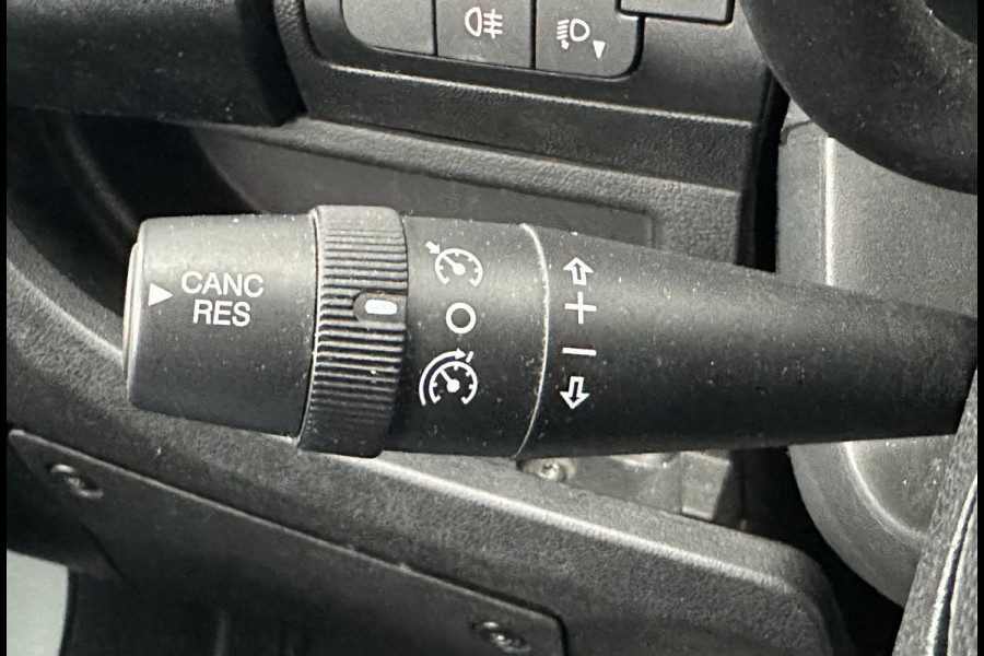 Peugeot Boxer 335 2.0 BlueHDI L3H2 Bus met laadklep