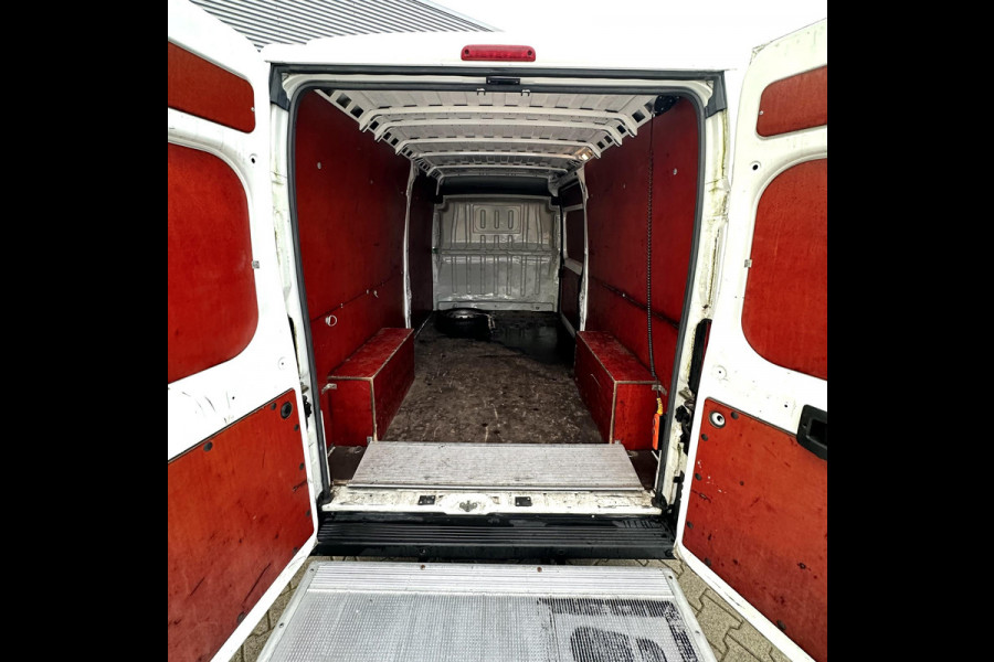 Peugeot Boxer 335 2.0 BlueHDI L3H2 Bus met laadklep