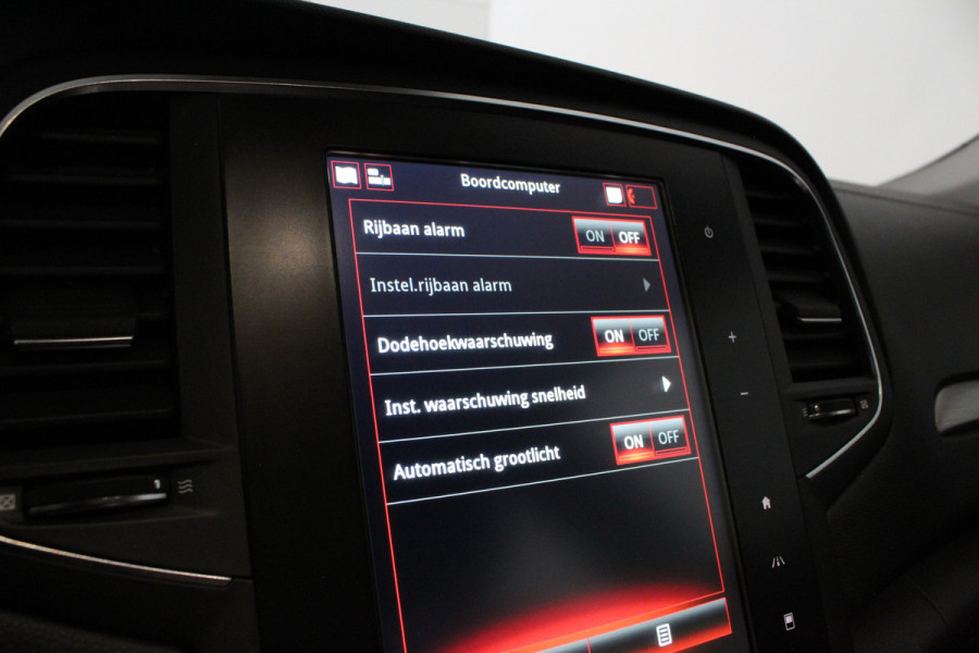 Renault Mégane Estate 1.3 TCe Limited Trekhaak/Camera/All season banden/parkeersensoren voor en achter