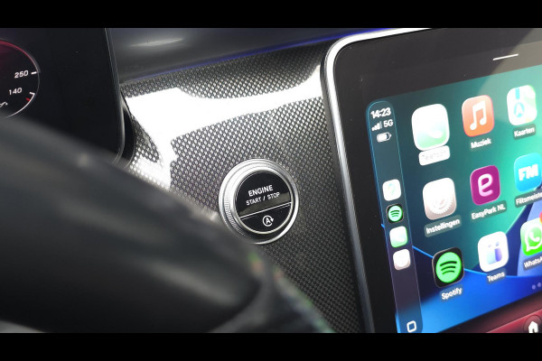 Mercedes-Benz C-Klasse 220 d AMG Line | Panorama | Sfeer | Carplay | Camera