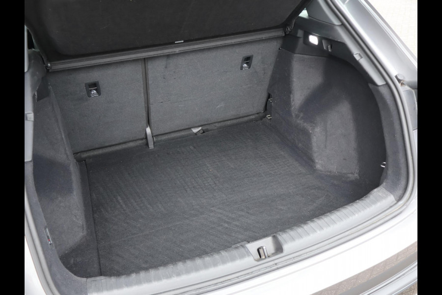 Audi Q4 e-tron 40 LAUNCH EDITION ADVANCED 77KWH + WEGKL. TREKHAAK | SPORTSTOELEN | ADAPTIVE CRUISE | CARPLAY | STOELVERW.