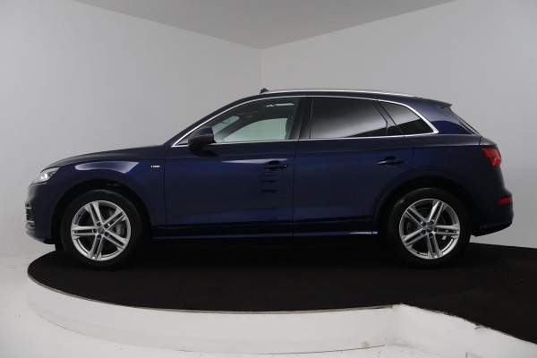 Audi Q5 55 TFSI e quattro Competition (PANORAMADAK, TREKHAAK, STOELVERWARMING, ACHTERUITRIJCAMERA, SFEERVERLICHTING, DIGI COCKPIT)