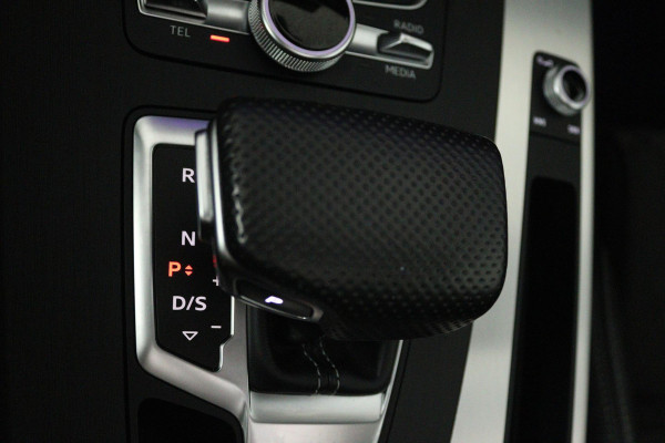 Audi Q5 55 TFSI e quattro Competition (PANORAMADAK, TREKHAAK, STOELVERWARMING, ACHTERUITRIJCAMERA, SFEERVERLICHTING, DIGI COCKPIT)