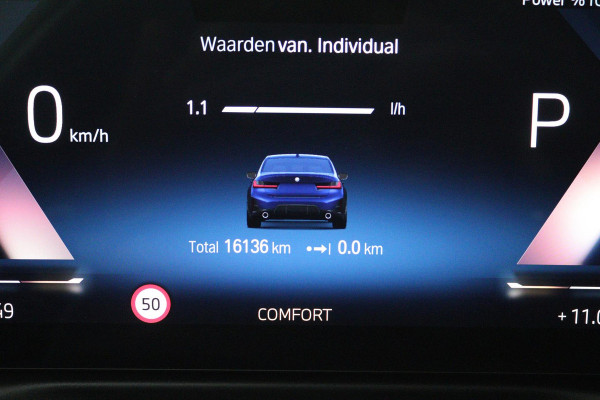 BMW 3 Serie 318i (STOELVERWARMING, STUURVERWARMING, ACHTERUITRIJCAMERA, PARKEERSENSOREN, NAVIGATIE)