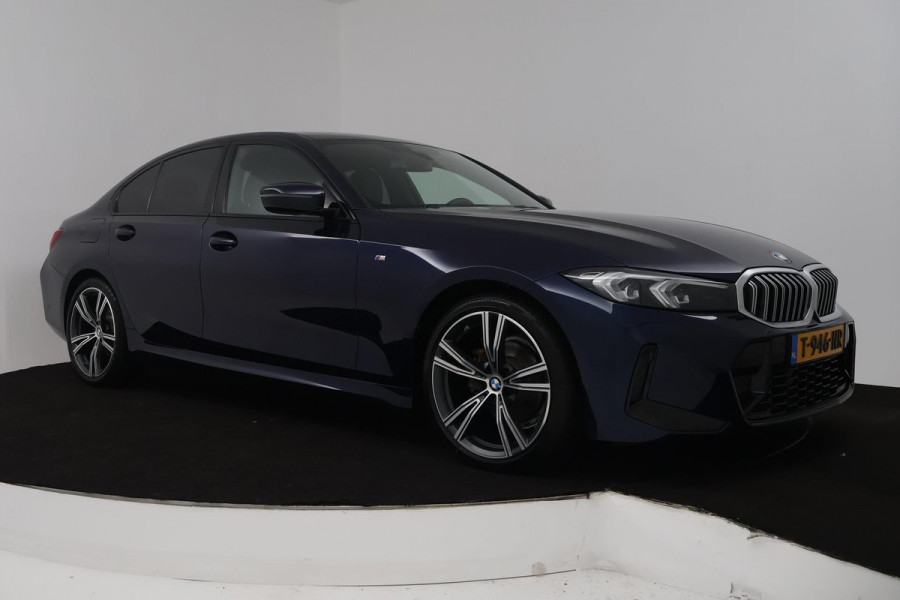 BMW 3 Serie 318i (STOELVERWARMING, STUURVERWARMING, ACHTERUITRIJCAMERA, PARKEERSENSOREN, NAVIGATIE)