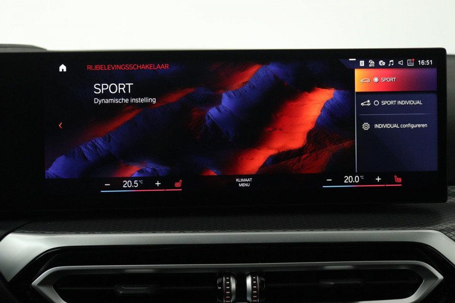 BMW 3 Serie 318i (STOELVERWARMING, STUURVERWARMING, ACHTERUITRIJCAMERA, PARKEERSENSOREN, NAVIGATIE)