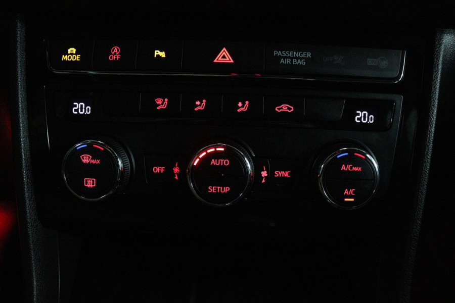 Seat Leon 1.4 EcoTSI FR Business Intense (NAVIGATIE, CARPLAY NAVIGATIE, DIGITALE COCKPIT, PARKEERSENSOREN)