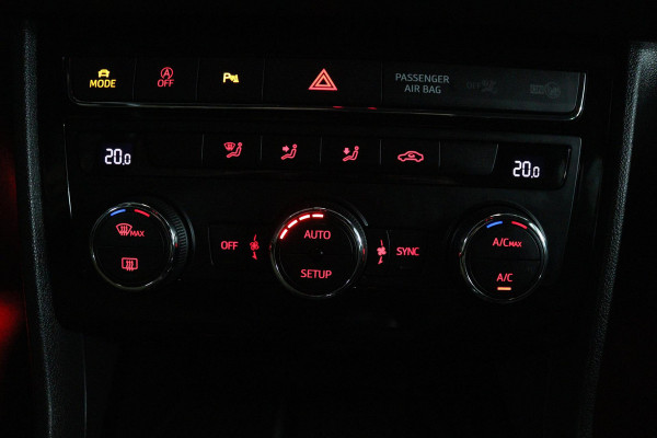 Seat Leon 1.4 EcoTSI FR Business Intense (NAVIGATIE, CARPLAY NAVIGATIE, DIGITALE COCKPIT, PARKEERSENSOREN)