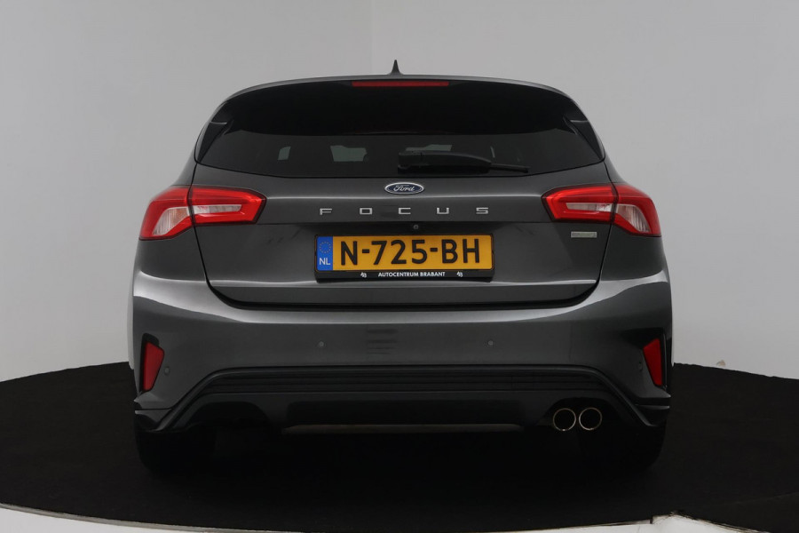 Ford Focus 1.0 EcoBoost Titanium Business (NAVIGATIE, CARPLAY, PARKEERSENSOREN, ACHTERUITRIJCAMERA, NL-AUTO)