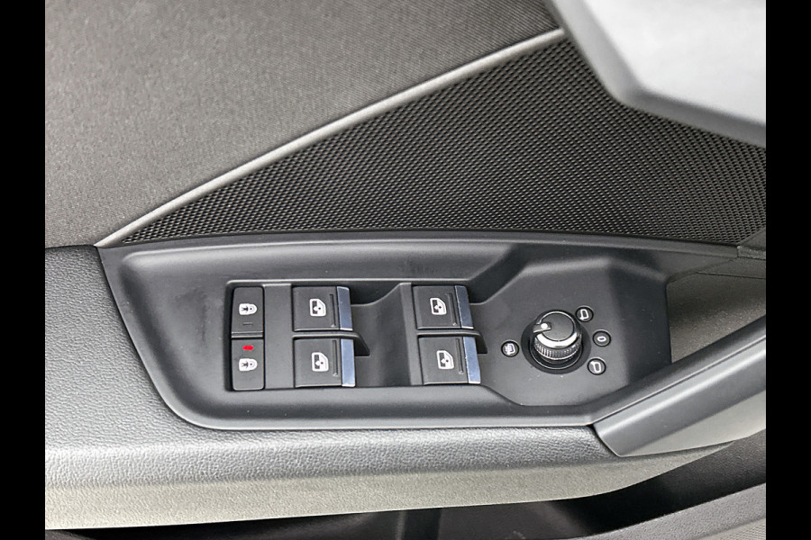 Audi A3 Limousine 35 TFSI Business edition (PANORAMADAK, NAVI, LED, CARPLAY, VIRTUAL COCKPIT, 1e EIGENAAR, GOED ONDERHOUDEN)