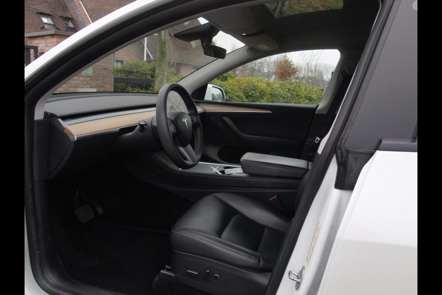 Tesla Model Y Long Range AWD 75 kWh | Panoramadak | Trekhaak | Camera | Apple Carplay | Cruise Control |