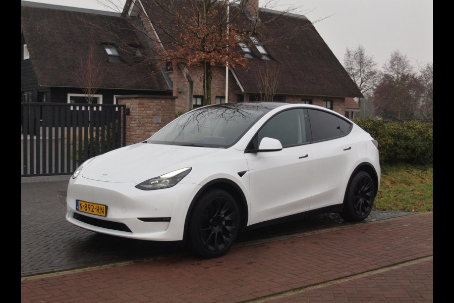 Tesla Model Y Long Range AWD 75 kWh | Panoramadak | Trekhaak | Camera | Apple Carplay | Cruise Control |