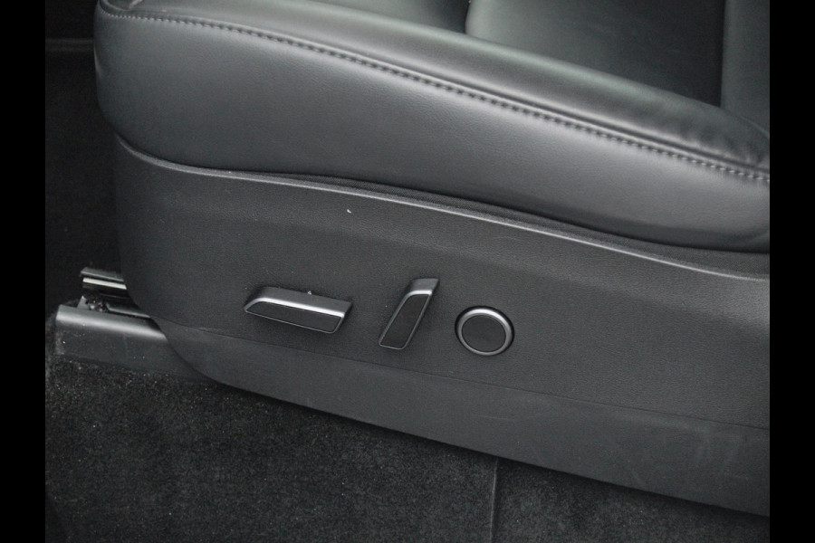 Tesla Model Y Long Range AWD 75 kWh | Panoramadak | Trekhaak | Camera | Apple Carplay | Cruise Control |