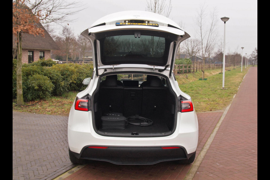 Tesla Model Y Long Range AWD 75 kWh | Panoramadak | Trekhaak | Camera | Apple Carplay | Cruise Control |