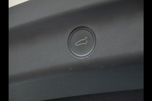 Tesla Model Y Long Range AWD 75 kWh | Panoramadak | Trekhaak | Camera | Apple Carplay | Cruise Control |