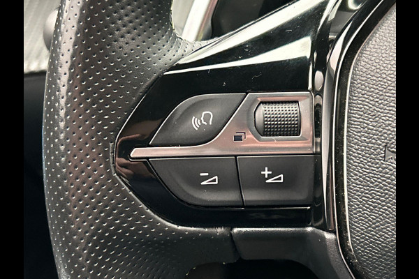 Peugeot 2008 1.2 PureTech GT Pack | Origineel Nederlands |Adaptieve Cruisecotrol Laneassist Trekhaak Camera Carplay