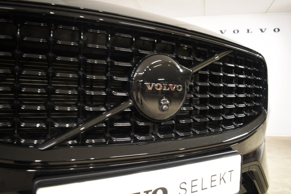 Volvo XC60 T6 350PK Automaat Plug-in Hybrid AWD Plus Black Edition/ Bowers & Wilkins / Navigatie / 360 Camera / Head-up Display / Panoramadak /  Stoelverwarming v+a / Stuurverwarming / 21'' Velgen