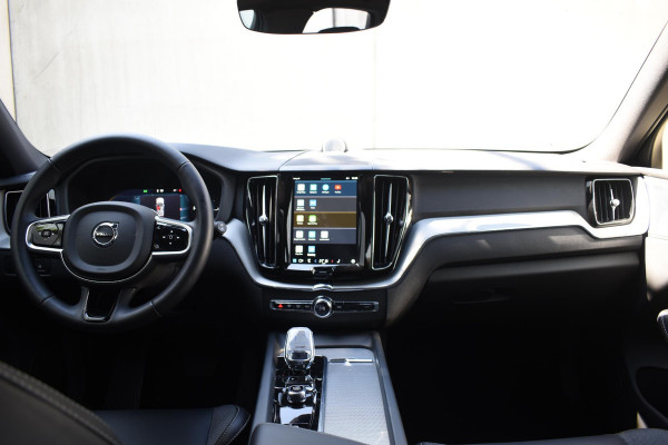 Volvo XC60 T6 350PK Automaat Plug-in Hybrid AWD Plus Black Edition/ Bowers & Wilkins / Navigatie / 360 Camera / Head-up Display / Panoramadak /  Stoelverwarming v+a / Stuurverwarming / 21'' Velgen