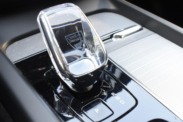 Volvo XC60 T6 350PK Automaat Plug-in Hybrid AWD Plus Black Edition/ Bowers & Wilkins / Navigatie / 360 Camera / Head-up Display / Panoramadak /  Stoelverwarming v+a / Stuurverwarming / 21'' Velgen