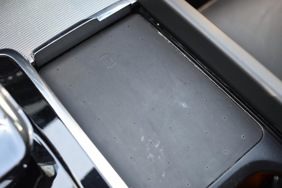 Volvo XC60 T6 350PK Automaat Plug-in Hybrid AWD Plus Black Edition/ Bowers & Wilkins / Navigatie / 360 Camera / Head-up Display / Panoramadak /  Stoelverwarming v+a / Stuurverwarming / 21'' Velgen