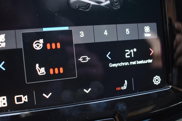 Volvo XC60 T6 350PK Automaat Plug-in Hybrid AWD Plus Black Edition/ Bowers & Wilkins / Navigatie / 360 Camera / Head-up Display / Panoramadak /  Stoelverwarming v+a / Stuurverwarming / 21'' Velgen