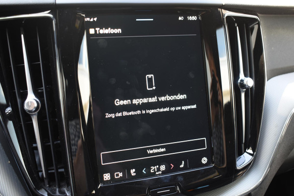 Volvo XC60 T6 350PK Automaat Plug-in Hybrid AWD Plus Black Edition/ Bowers & Wilkins / Navigatie / 360 Camera / Head-up Display / Panoramadak /  Stoelverwarming v+a / Stuurverwarming / 21'' Velgen