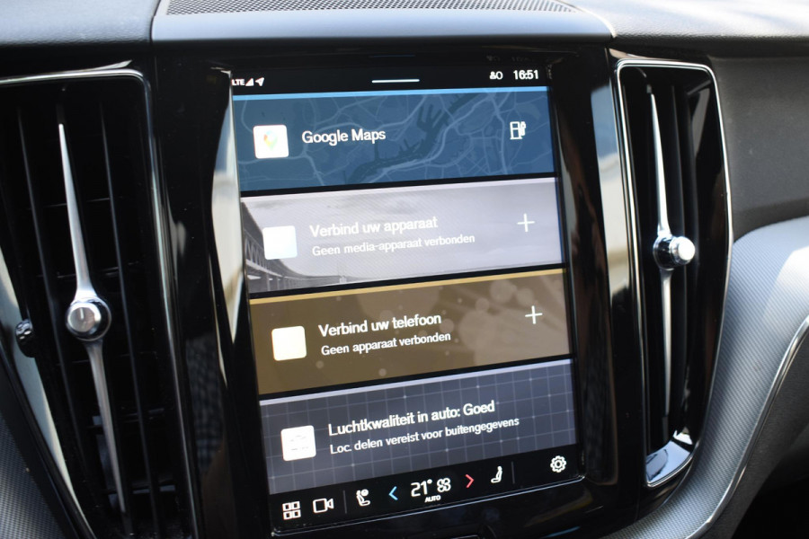 Volvo XC60 T6 350PK Automaat Plug-in Hybrid AWD Plus Black Edition/ Bowers & Wilkins / Navigatie / 360 Camera / Head-up Display / Panoramadak /  Stoelverwarming v+a / Stuurverwarming / 21'' Velgen