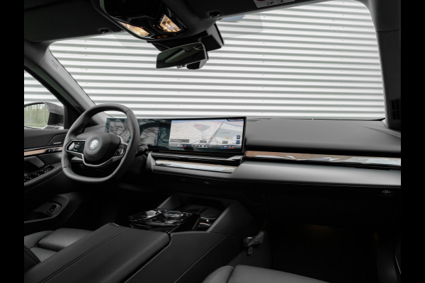 BMW i5 Touring eDrive40 - Sportstoelen - Getint Glas - Harman Kardon - Iconic Glow Exterieur