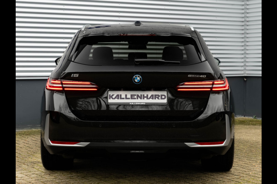BMW i5 Touring eDrive40 - Sportstoelen - Getint Glas - Harman Kardon - Iconic Glow Exterieur