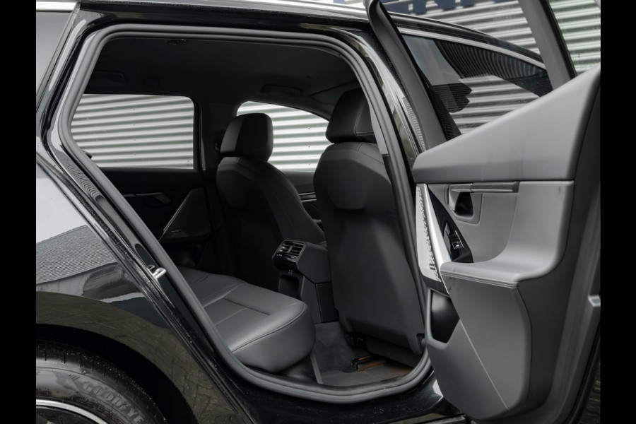 BMW i5 Touring eDrive40 - Sportstoelen - Getint Glas - Harman Kardon - Iconic Glow Exterieur