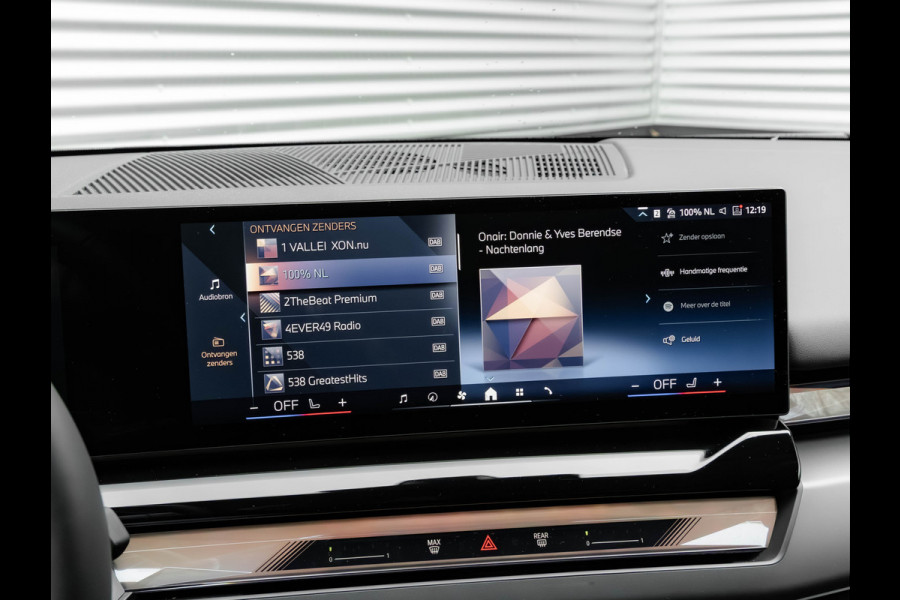 BMW i5 Touring eDrive40 - Sportstoelen - Getint Glas - Harman Kardon - Iconic Glow Exterieur