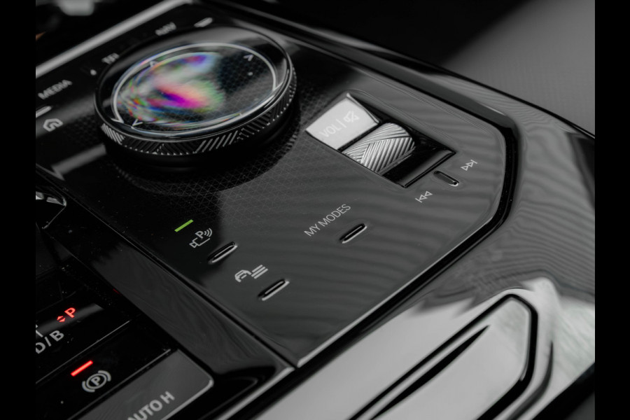 BMW i5 Touring eDrive40 - Sportstoelen - Getint Glas - Harman Kardon - Iconic Glow Exterieur