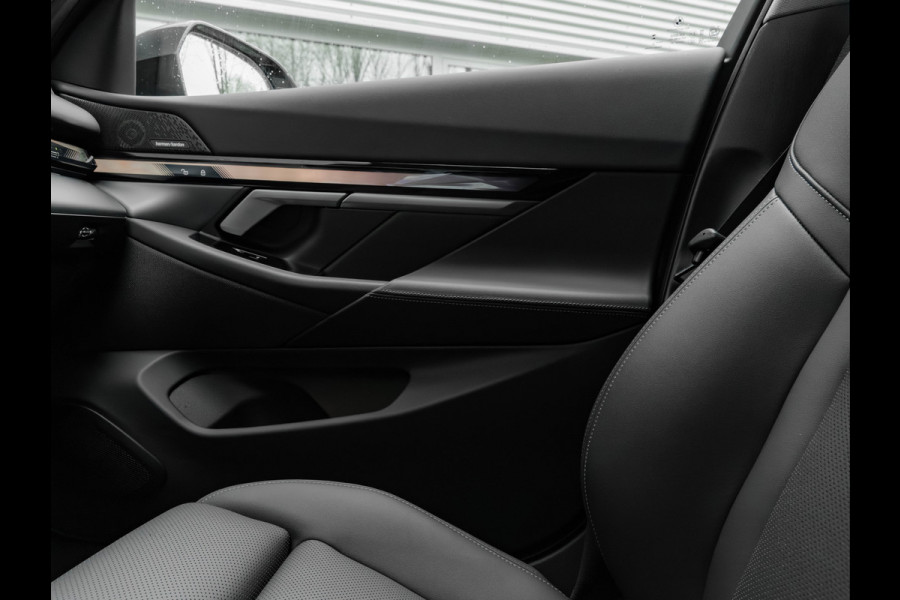 BMW i5 Touring eDrive40 - Sportstoelen - Getint Glas - Harman Kardon - Iconic Glow Exterieur