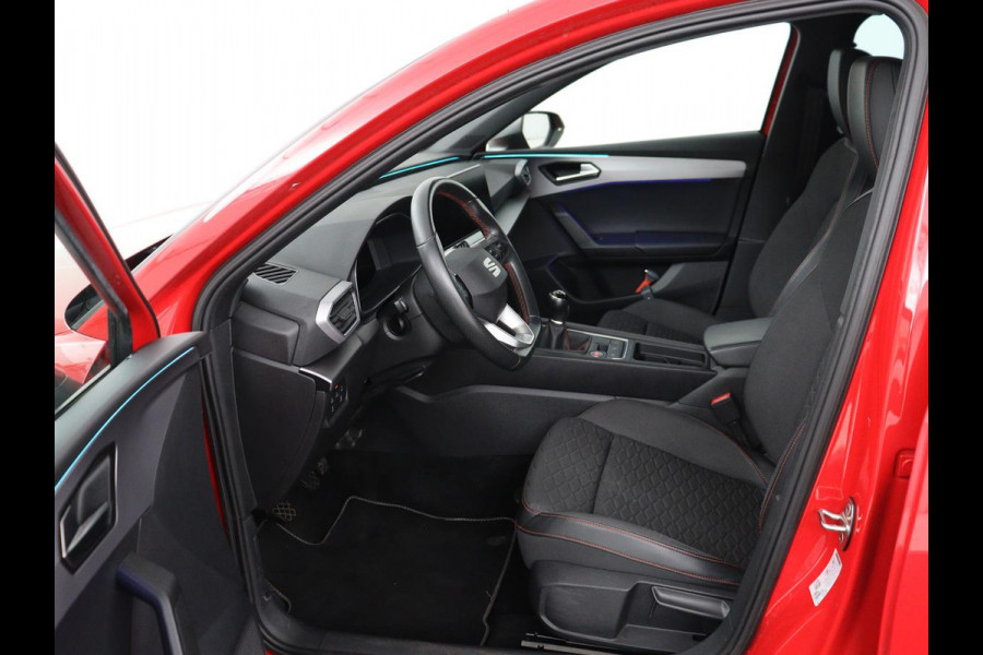 Seat Leon 1.5 TSI FR Launch Edition | Trekhaak | Adaptive cruise | Carplay | Navigatie | Sfeerverlichting | Parkeerhulp | Full LED | Climate control | Bluetooth