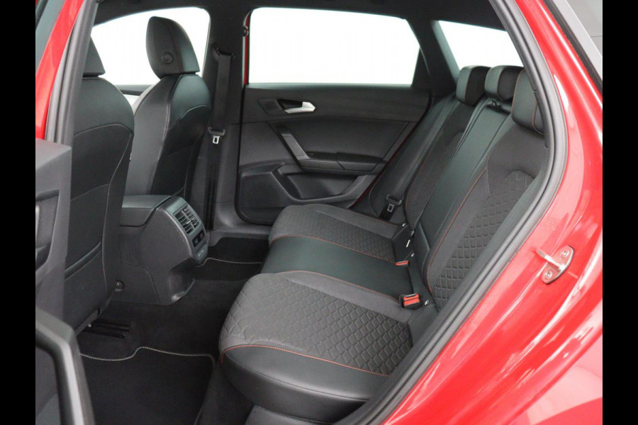 Seat Leon 1.5 TSI FR Launch Edition | Trekhaak | Adaptive cruise | Carplay | Navigatie | Sfeerverlichting | Parkeerhulp | Full LED | Climate control | Bluetooth