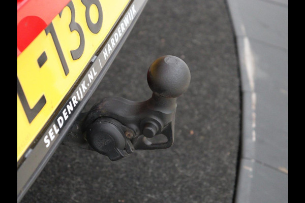 Seat Leon 1.5 TSI FR Launch Edition | Trekhaak | Adaptive cruise | Carplay | Navigatie | Sfeerverlichting | Parkeerhulp | Full LED | Climate control | Bluetooth