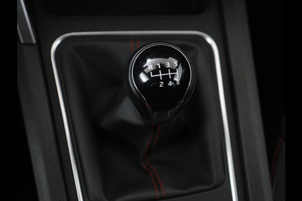 Seat Leon 1.5 TSI FR Launch Edition | Trekhaak | Adaptive cruise | Carplay | Navigatie | Sfeerverlichting | Parkeerhulp | Full LED | Climate control | Bluetooth