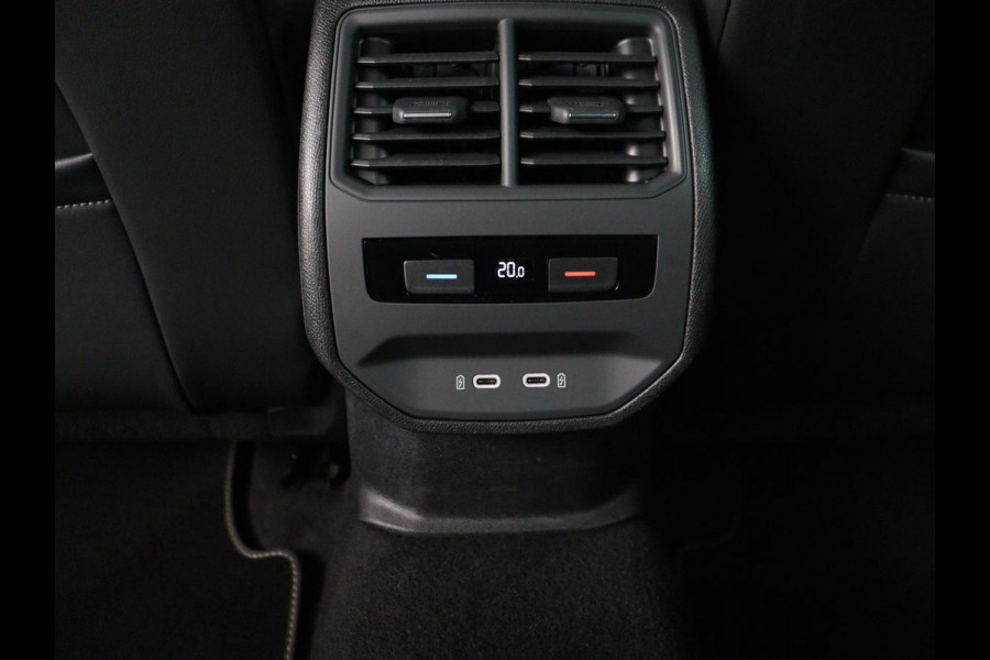 Seat Leon 1.5 TSI FR Launch Edition | Trekhaak | Adaptive cruise | Carplay | Navigatie | Sfeerverlichting | Parkeerhulp | Full LED | Climate control | Bluetooth