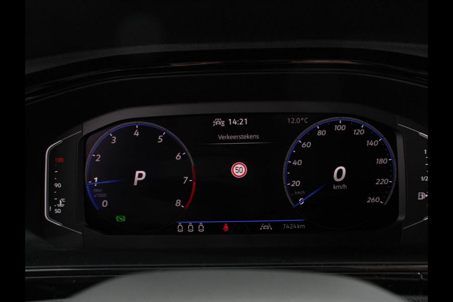 Volkswagen T-Roc 1.5 TSI DSG R-Line+Blackpack | Climate control | Adaptieve cruise control | Panoramadak | LED | Navigatie | Achteruitrijcamera | Parkeersensoren | Apple Carplay/ Android Auto | Radio