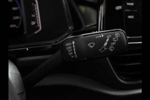 Volkswagen T-Roc 1.5 TSI DSG R-Line+Blackpack | Climate control | Adaptieve cruise control | Panoramadak | LED | Navigatie | Achteruitrijcamera | Parkeersensoren | Apple Carplay/ Android Auto | Radio