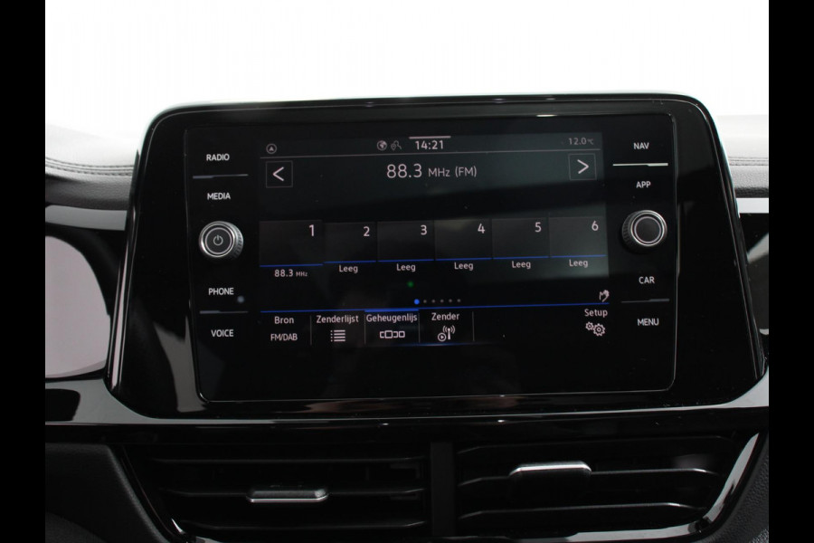 Volkswagen T-Roc 1.5 TSI DSG R-Line+Blackpack | Climate control | Adaptieve cruise control | Panoramadak | LED | Navigatie | Achteruitrijcamera | Parkeersensoren | Apple Carplay/ Android Auto | Radio