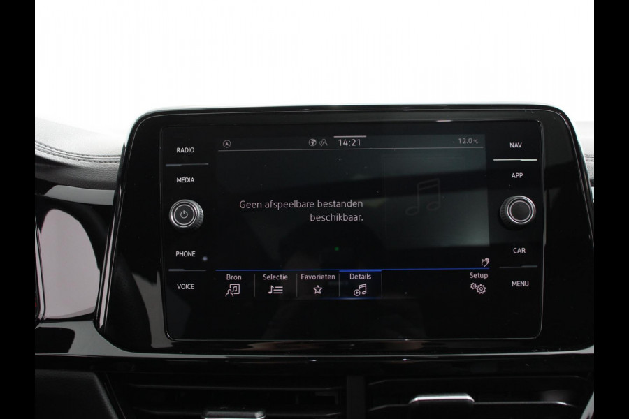 Volkswagen T-Roc 1.5 TSI DSG R-Line+Blackpack | Climate control | Adaptieve cruise control | Panoramadak | LED | Navigatie | Achteruitrijcamera | Parkeersensoren | Apple Carplay/ Android Auto | Radio