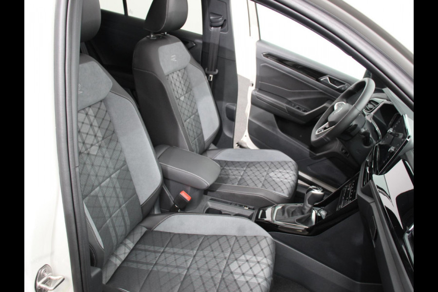 Volkswagen T-Roc 1.5 TSI DSG R-Line+Blackpack | Climate control | Adaptieve cruise control | Panoramadak | LED | Navigatie | Achteruitrijcamera | Parkeersensoren | Apple Carplay/ Android Auto | Radio