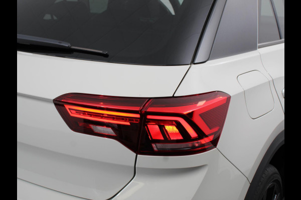 Volkswagen T-Roc 1.5 TSI DSG R-Line+Blackpack | Climate control | Adaptieve cruise control | Panoramadak | LED | Navigatie | Achteruitrijcamera | Parkeersensoren | Apple Carplay/ Android Auto | Radio